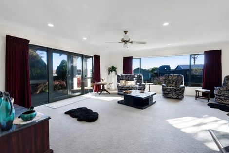 Photo of property in 3 Karina Road, Merrilands, New Plymouth, 4312