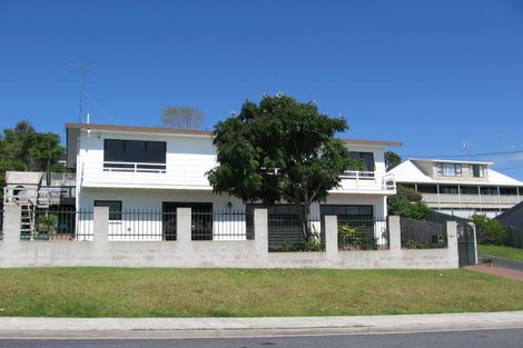 Photo of property in 2/14 Manuwai Road, Torbay, Auckland, 0630