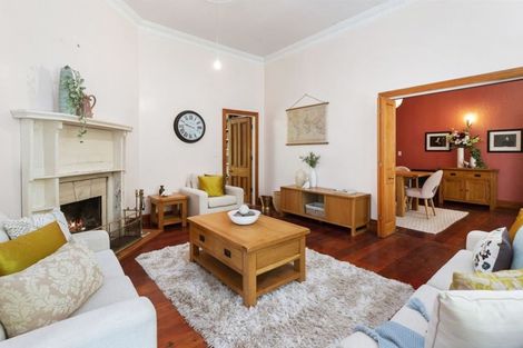 Photo of property in 50 Garden Road, Northland, Wellington, 6012