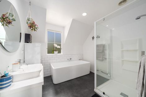 Photo of property in 2 Newnham Court, Tawa, Wellington, 5028