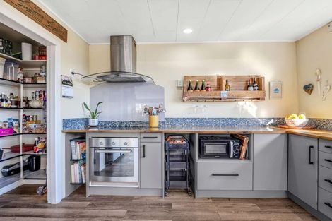 Photo of property in 37 Kawaha Point Road, Fairy Springs, Rotorua, 3015