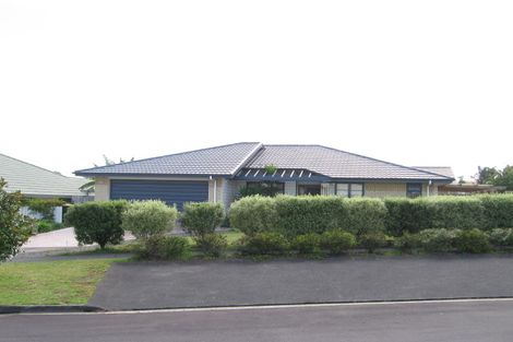 Photo of property in 92 Kingdale Road, Henderson, Auckland, 0610