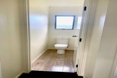 Photo of property in 30 Loughanure Place, Massey, Auckland, 0614