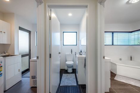 Photo of property in 25 Landing Drive, Albany, Auckland, 0632