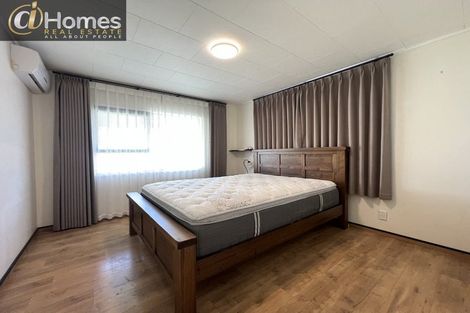 Photo of property in 15 Meadowood Drive, Unsworth Heights, Auckland, 0632