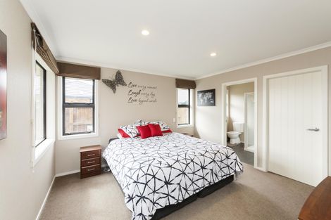 Photo of property in 7 Medallion Court, Kelvin Grove, Palmerston North, 4414
