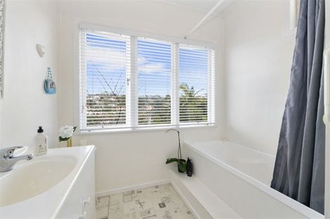 Photo of property in 27 Langton Road, Stanmore Bay, Whangaparaoa, 0932