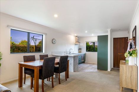 Photo of property in 11 Gunner Drive, Te Atatu Peninsula, Auckland, 0610