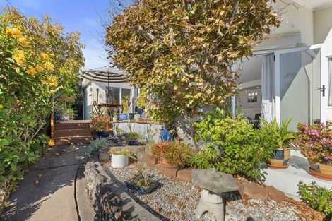 Photo of property in 2/3 Tiri View Place, Waiake, Auckland, 0630