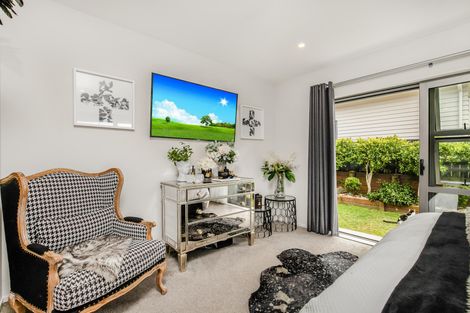 Photo of property in 17 Gelderland Way, Karaka, Papakura, 2113