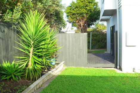 Photo of property in 8a Melandra Road, Stanmore Bay, Whangaparaoa, 0932