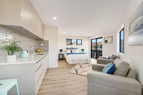 Photo of property in 5 Liban Place, Massey, Auckland, 0614