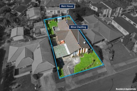 Photo of property in 32 Borrowdace Avenue, Botany Downs, Auckland, 2010