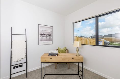Photo of property in 21 Vinistra Road, Kumeu, 0810