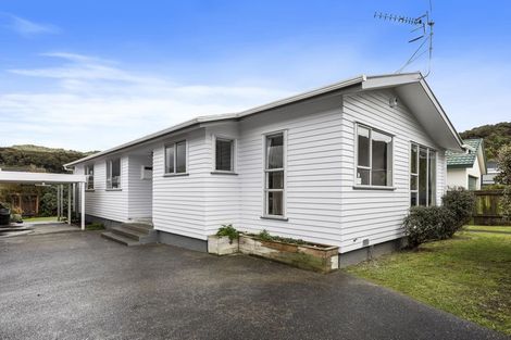 Photo of property in 11 Karamea Grove, Wainuiomata, Lower Hutt, 5014