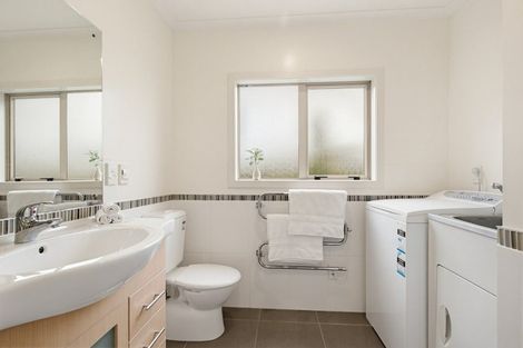 Photo of property in 2a Downing Street, Crofton Downs, Wellington, 6035