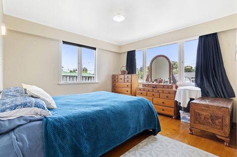 Photo of property in 20 Stokes Avenue, Te Atatu Peninsula, Auckland, 0610