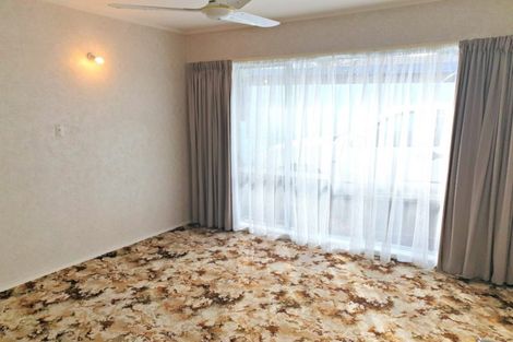 Photo of property in 2/52 Makora Road, Massey, Auckland, 0614