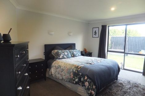 Photo of property in 2 Ross Place, Northwood, Christchurch, 8051