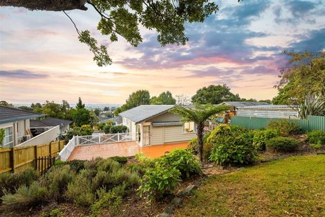 Photo of property in 2/4 Osmond Court, Sunnyvale, Auckland, 0612