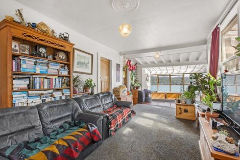 Photo of property in 77 Wallis Street, Raglan, 3225