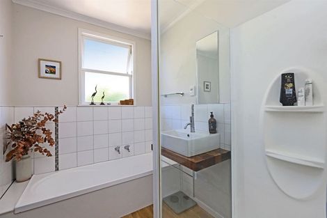 Photo of property in 98 Lipscombe Crescent, Havelock North, 4130
