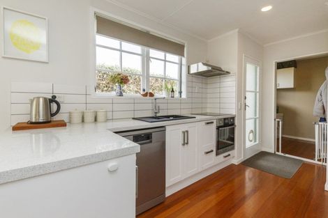 Photo of property in 10 Rhodes Drive, Kelvin Grove, Palmerston North, 4414