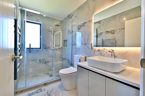 Photo of property in 2a Convair Crescent, Mangere, Auckland, 2022