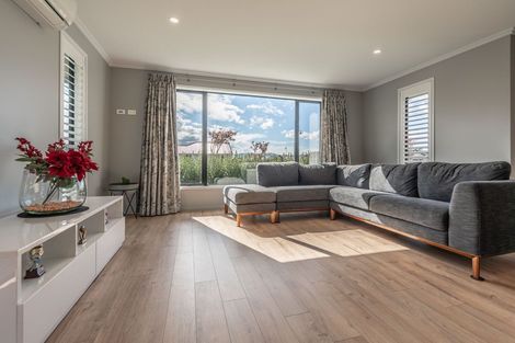 Photo of property in 33 Rose Leigh Drive, Cambridge, 3434