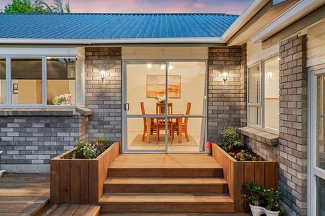 Photo of property in 8 Rarahu Place, The Gardens, Auckland, 2105