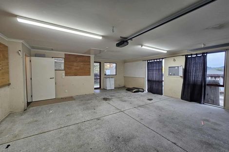 Photo of property in 37 Mcewen Crescent, Riverstone Terraces, Upper Hutt, 5018