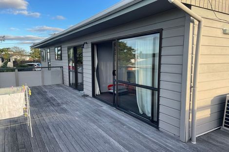 Photo of property in 136 Luckens Road, West Harbour, Auckland, 0618