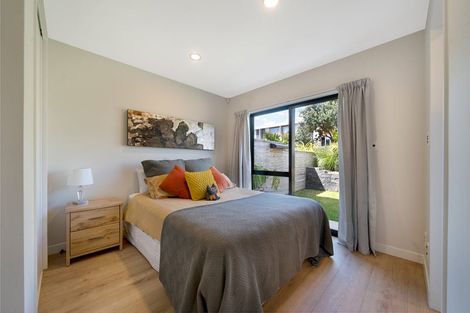 Photo of property in 8 Meritage Lane, Te Atatu South, Auckland, 0610