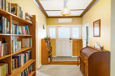 Photo of property in 32 Hutchison Crescent, Durie Hill, Whanganui, 4500