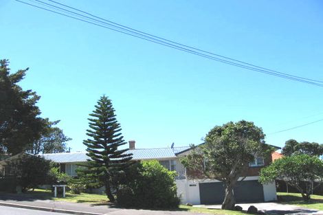 Photo of property in 2/15 East Coast Road, Milford, Auckland, 0620