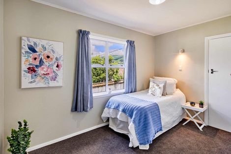 Photo of property in 13 Kereru Bend, Tawa, Wellington, 5028