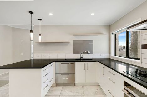Photo of property in 117 Queen Charlotte Drive, Aotea, Porirua, 5024