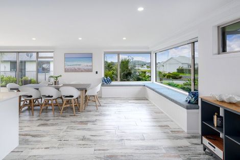 Photo of property in 15 Lady Jocelyn Place, Whitianga, 3510