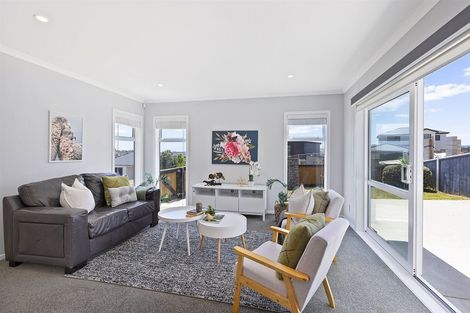 Photo of property in 5 Madeira Close, Whitby, Porirua, 5024