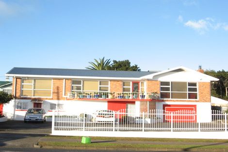 Photo of property in 82 Great South Road, Manurewa, Auckland, 2102