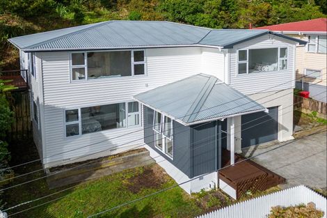 Photo of property in 9 Lomond Street, Newlands, Wellington, 6037