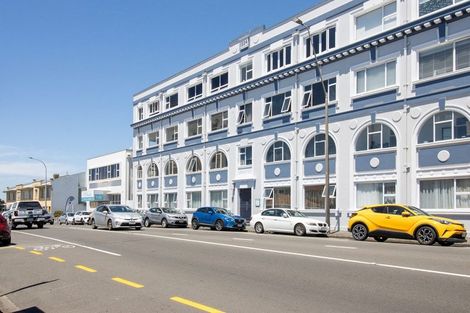 Photo of property in Devonport Apartments, 21/127 Saint Aubyn Street, New Plymouth, 4310