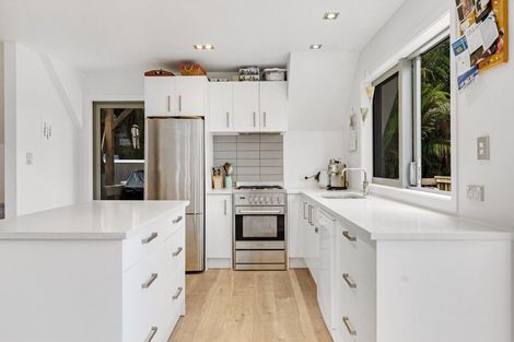 Photo of property in 96 Motutara Road, Muriwai, Waimauku, 0881