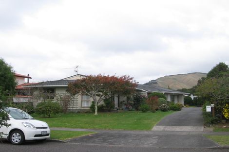 Photo of property in 20 Rewarewa Crescent, Waikanae, 5036