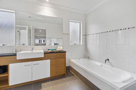 Photo of property in 58 Coachman Drive, Flat Bush, Auckland, 2016
