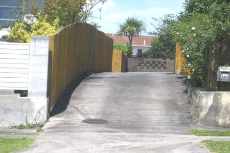 Photo of property in 1/12 Raleigh Road, Northcote, Auckland, 0627