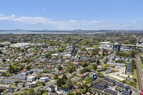 Photo of property in 3 Sturges Road, Henderson, Auckland, 0610