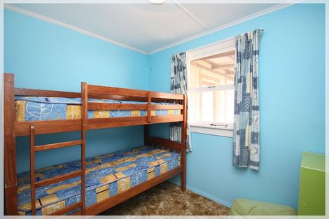 Photo of property in 12 Nelson Street, Foxton Beach, Foxton, 4815