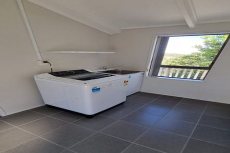 Photo of property in 29f2 Cheltenham Terrace, Newlands, Wellington, 6037