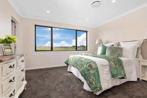 Photo of property in 31 Maka Terrace, Orewa, 0931